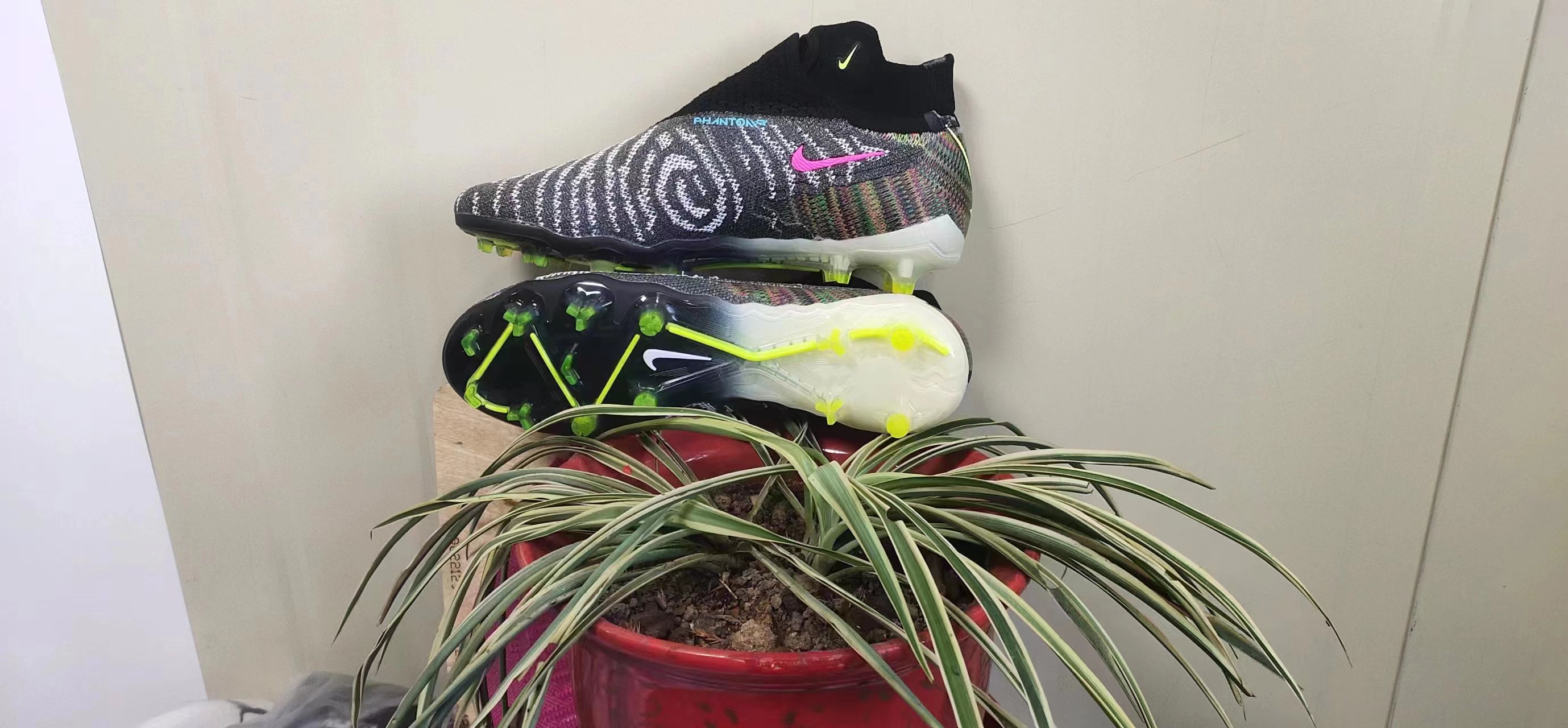 Nike Phantom GX Elite FG Black White Green - Premium Soccer Cleats for Elite Performance Nike Phantom GX Elite FG Black White Green - Premium Soccer Cleats for Elite Performance