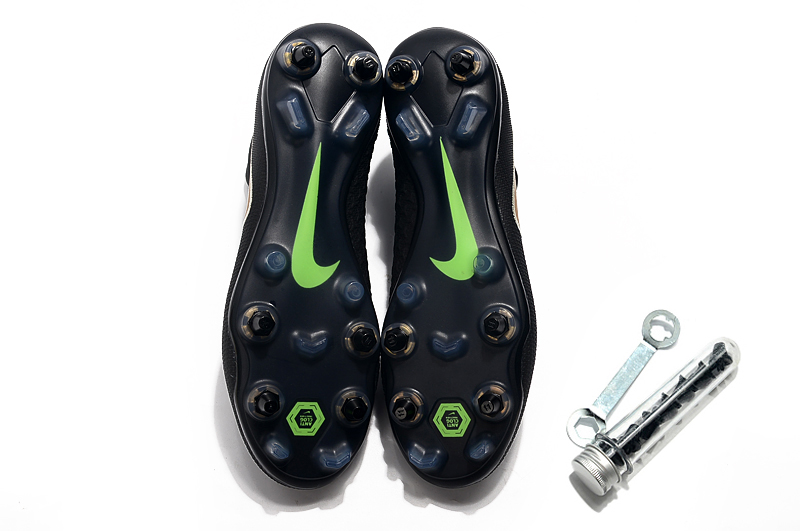 Nike Phantom Vision Elite DF SG-PRO Black Gold - Supreme Soccer Cleats Nike Phantom Vision Elite DF SG-PRO Black Gold - Supreme Soccer Cleats